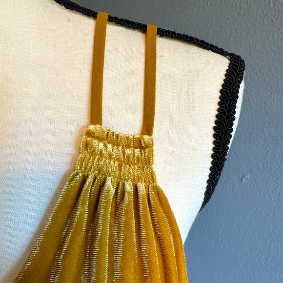 XHILATATION VELVETY GOLD TOP. Size XXL. - Picture 3 of 8